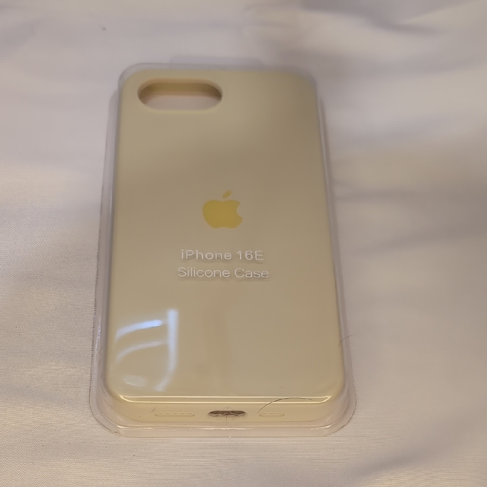 Apple iPhone 16E Silicone Case - Light Cream